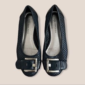 Anne Klein Women’s Round Flat 5.5 Navy Blue